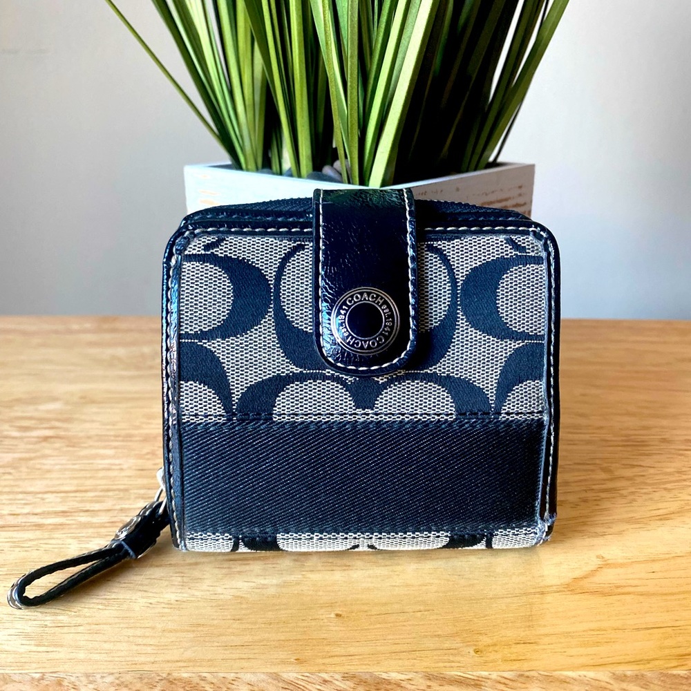 Coach Vintage Signature C Bi-Fold Wallet